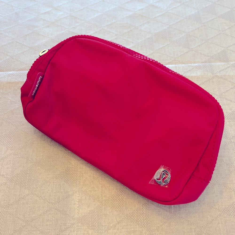 Lululemon Everywhere Belt Bag - Cherry Mist